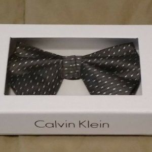Calvin Klein Gray and White Pattern Bowtie